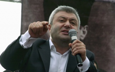 Tanrıyı ararken şeytanla yatağa giriyorlar!